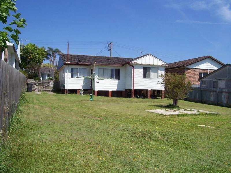 39 Macquarie Grove, Caves Beach NSW 2281