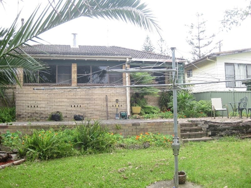 19 New Street, Caves Beach NSW 2281