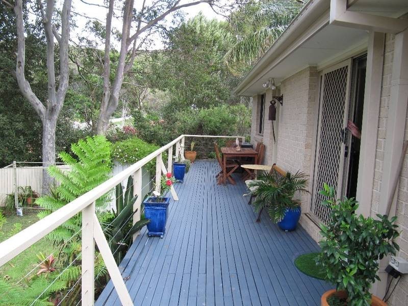 48 Ocean View Parade, Caves Beach NSW 2281