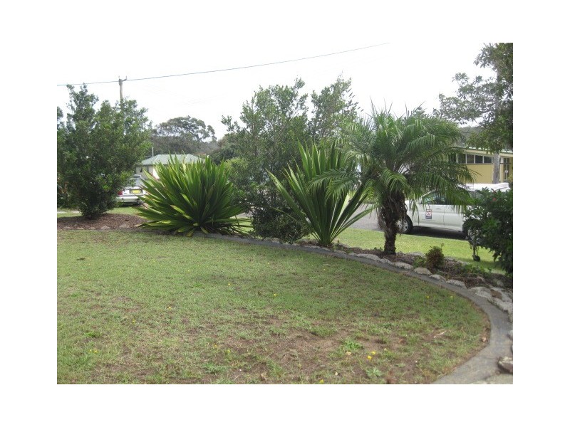 35 Alexander, Caves Beach NSW 2281