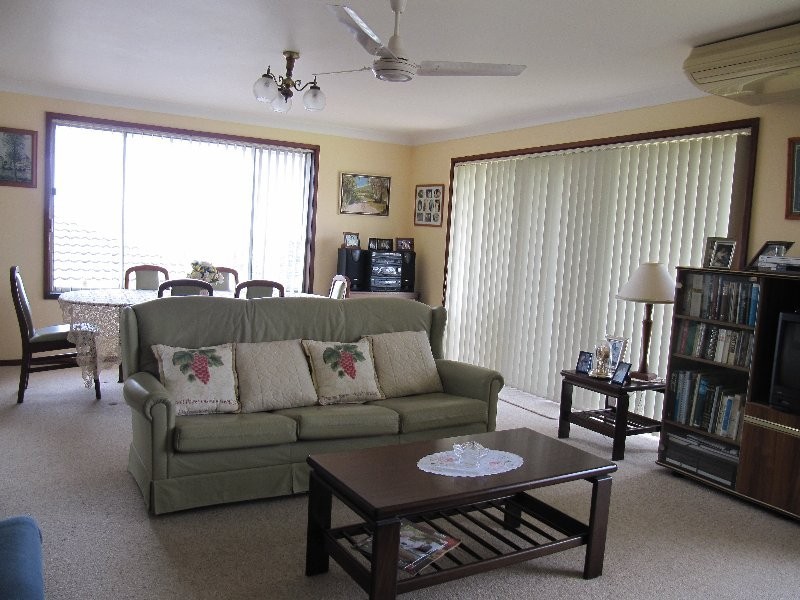 11 Park Avenue, Caves Beach NSW 2281