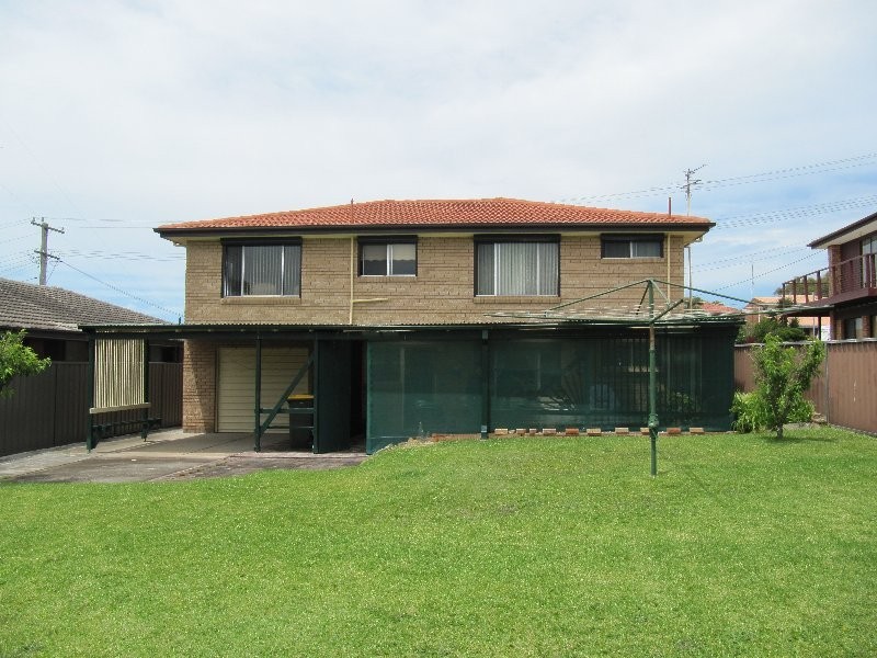 11 Park Avenue, Caves Beach NSW 2281