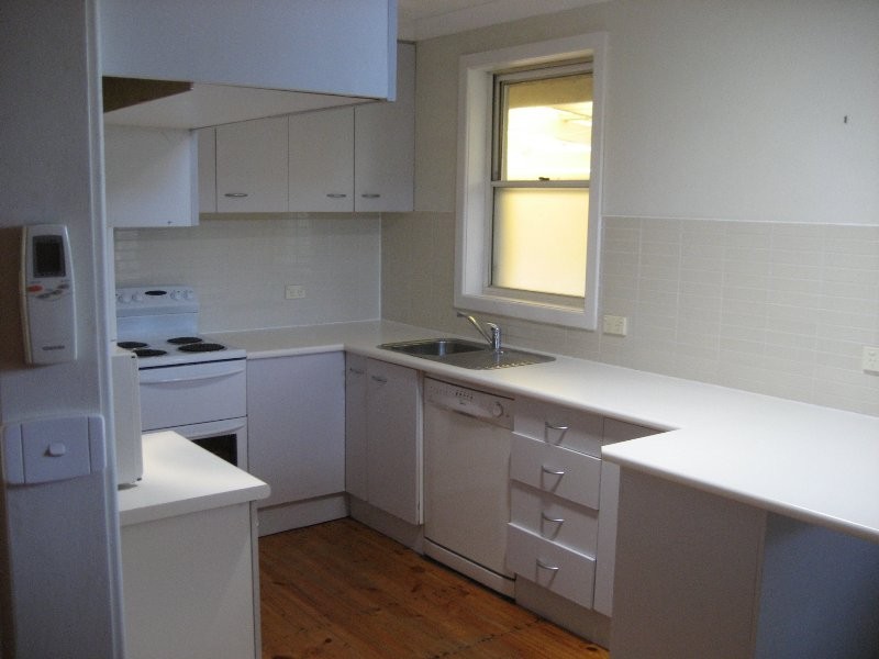 2 Caves Beach Road, Caves Beach NSW 2281