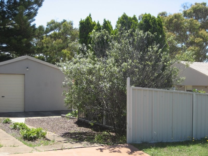 2 Caves Beach Road, Caves Beach NSW 2281