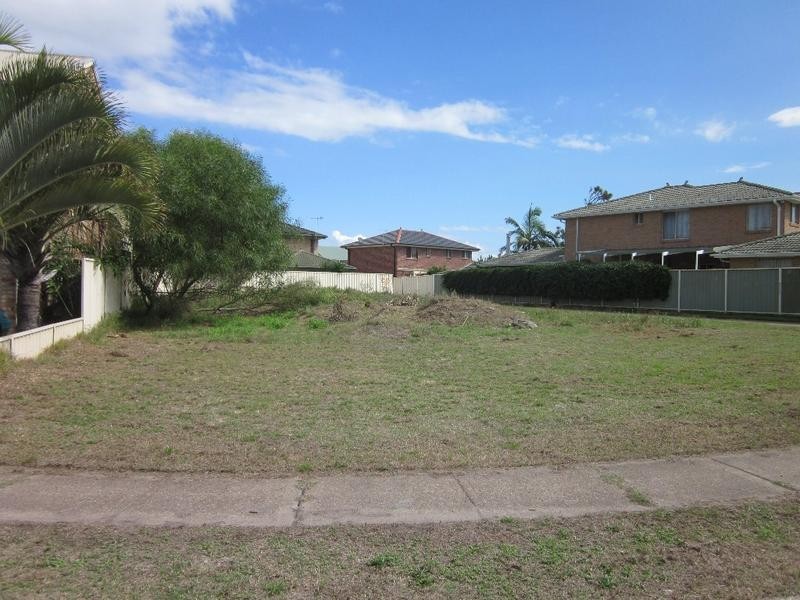 32 Oceanside Drive, Caves Beach NSW 2281