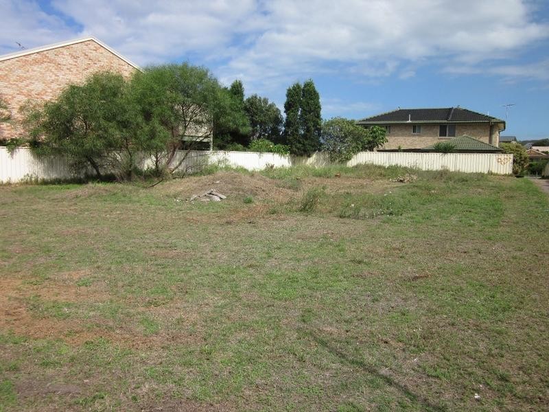 32 Oceanside Drive, Caves Beach NSW 2281