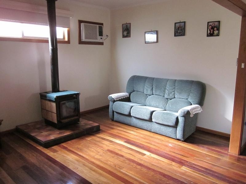 18 Swan Street, Marks Point NSW 2280