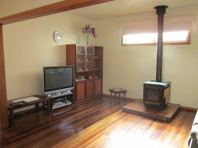 18 Swan Street, Marks Point NSW 2280
