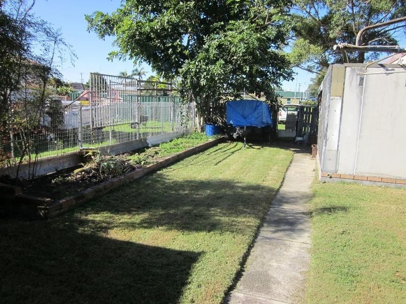 18 Swan Street, Marks Point NSW 2280