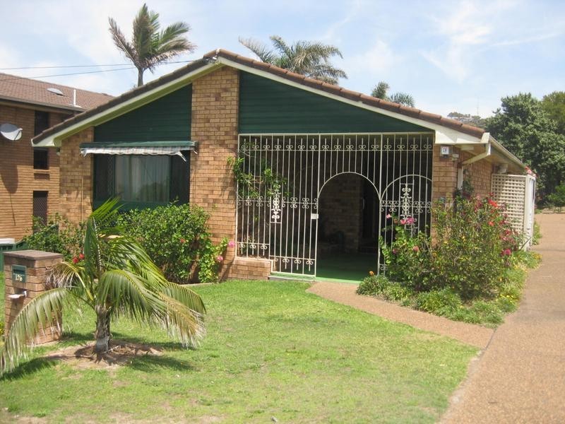 126 Caves Beach Road, Caves Beach NSW 2281