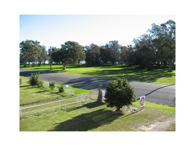 30 Lakeside Drive, Swansea NSW 2281