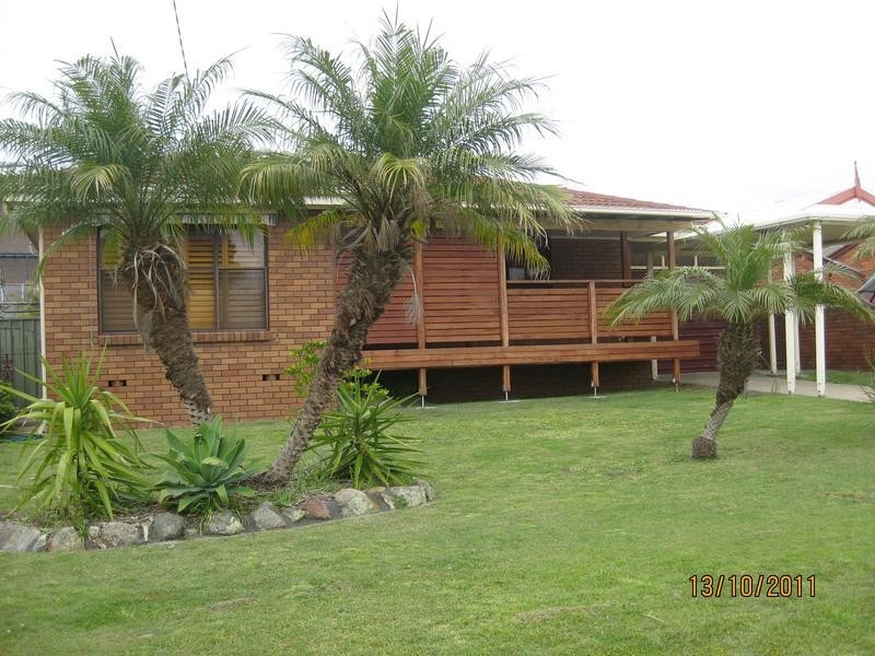 15 Macquarie Grove, Caves Beach NSW 2281