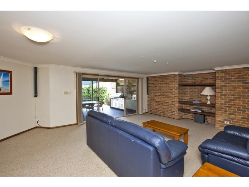 3 Silver Birch Close, Caves Beach NSW 2281