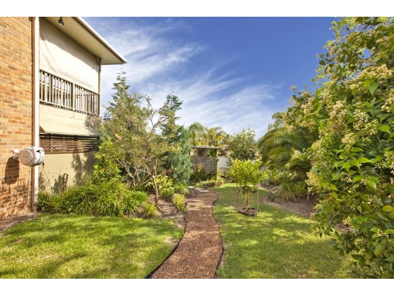 3 Silver Birch Close, Caves Beach NSW 2281