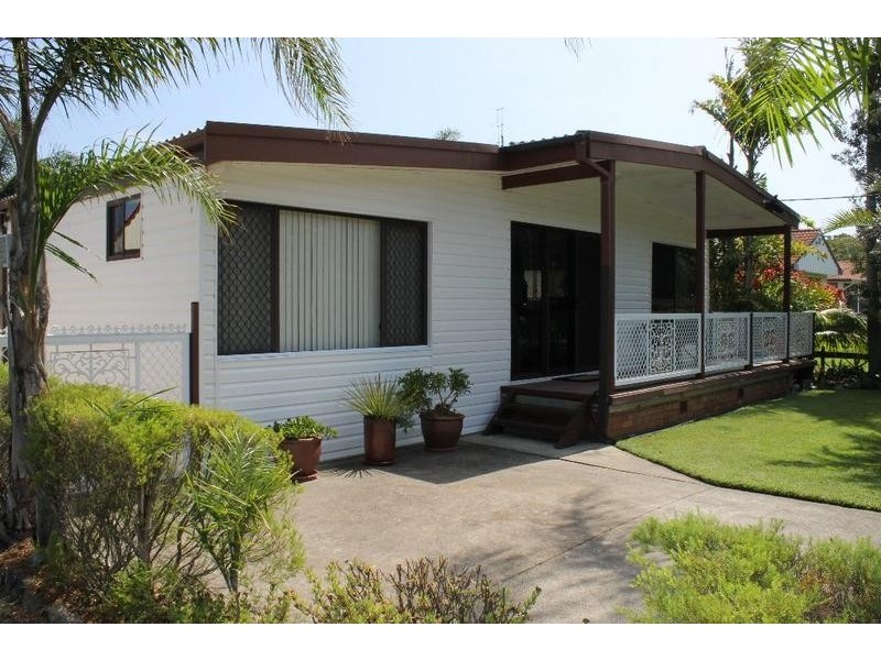 18 Awabakal Street, Blacksmiths NSW 2281