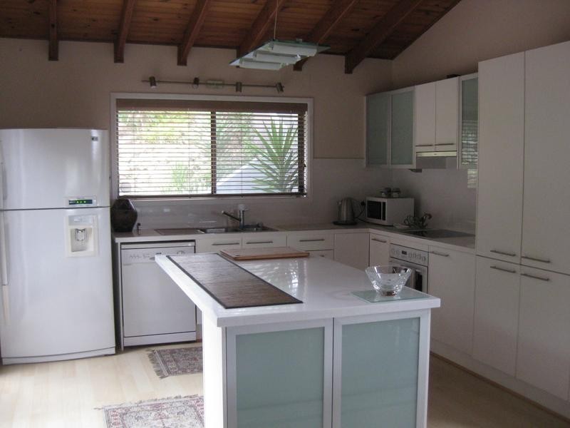 36 Oceanview Parade, Caves Beach NSW 2281