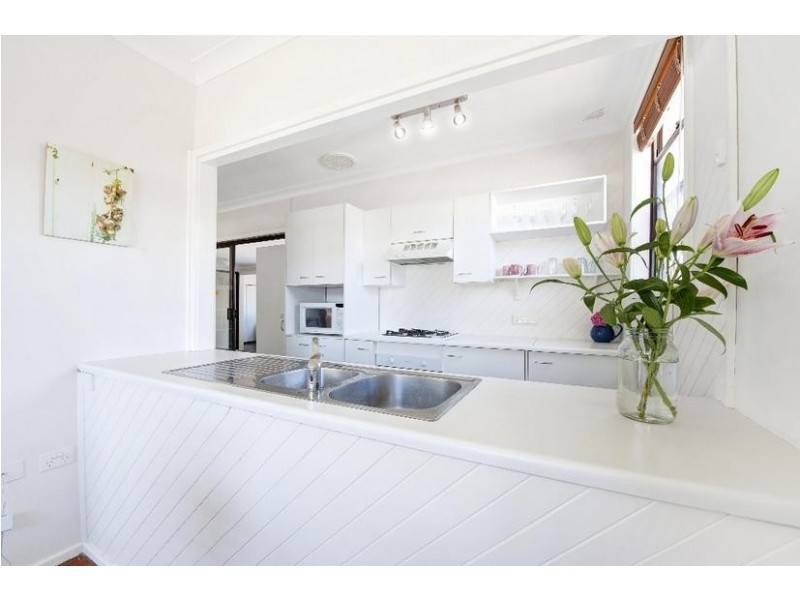 147 Macquarie Grove, Caves Beach NSW 2281