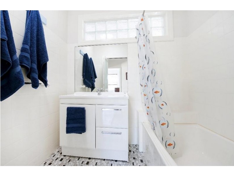 147 Macquarie Grove, Caves Beach NSW 2281