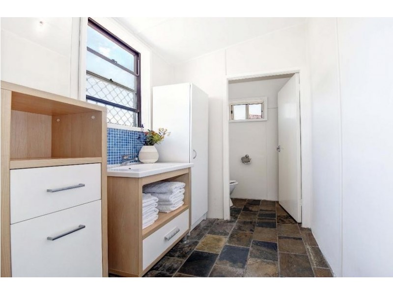 147 Macquarie Grove, Caves Beach NSW 2281