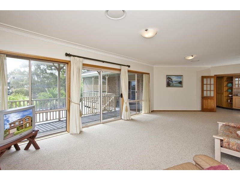 3 Silver Birch Close, Caves Beach NSW 2281