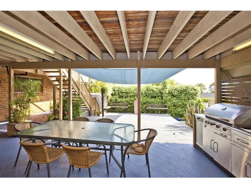 3 Silver Birch Close, Caves Beach NSW 2281