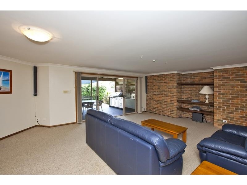 3 Silver Birch Close, Caves Beach NSW 2281