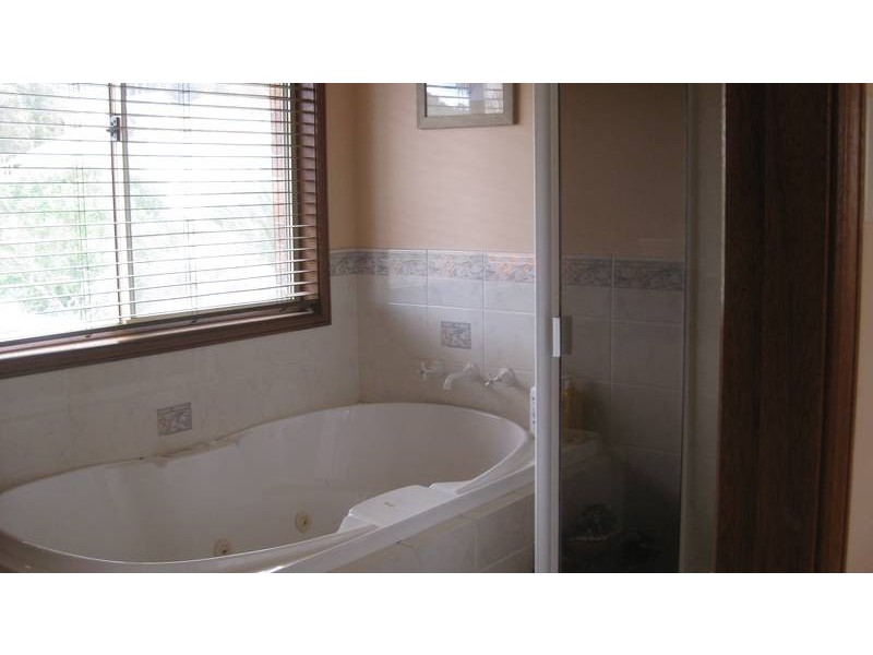 6 Seacliff PLACE, Caves Beach NSW 2281