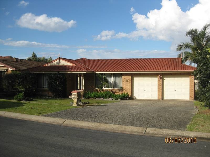 11 Oceanside DRIVE, Caves Beach NSW 2281