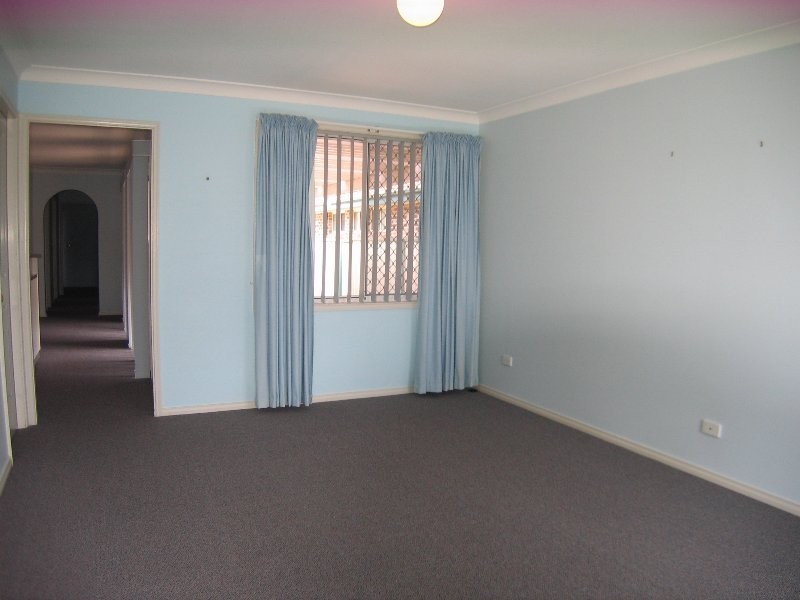 7 Anacla CLOSE, Pelican NSW 2281