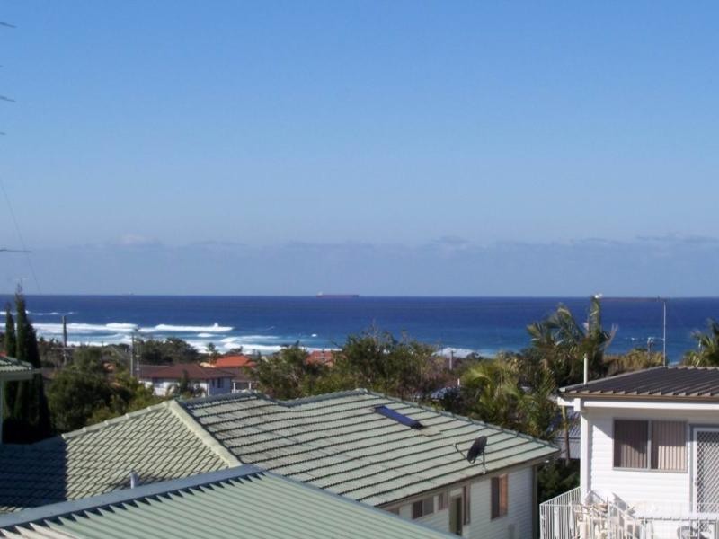 70 Macquarie GROVE, Caves Beach NSW 2281
