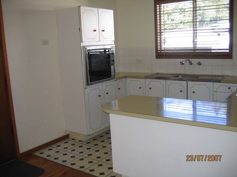 144 Macquarie GROVE, Caves Beach NSW 2281