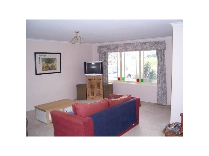 11 Oceanside DRIVE, Caves Beach NSW 2281