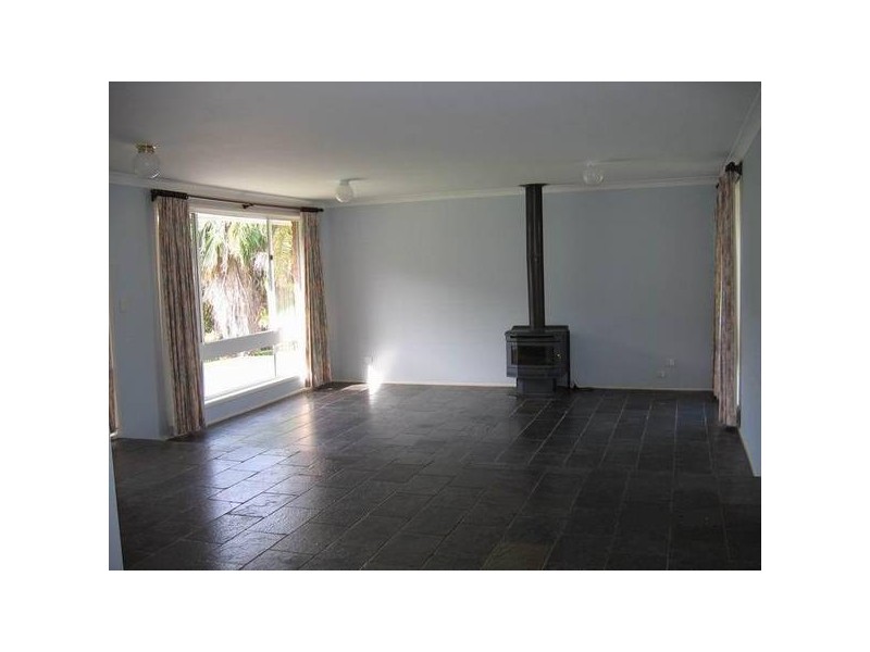5 Aquamarine Close, Caves Beach NSW 2281