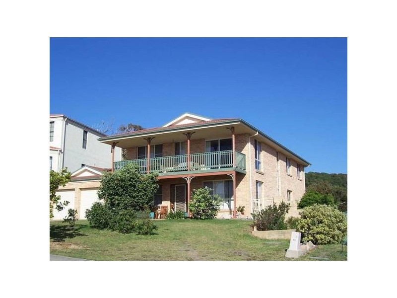 4 Spoonrocks Road, Caves Beach NSW 2281