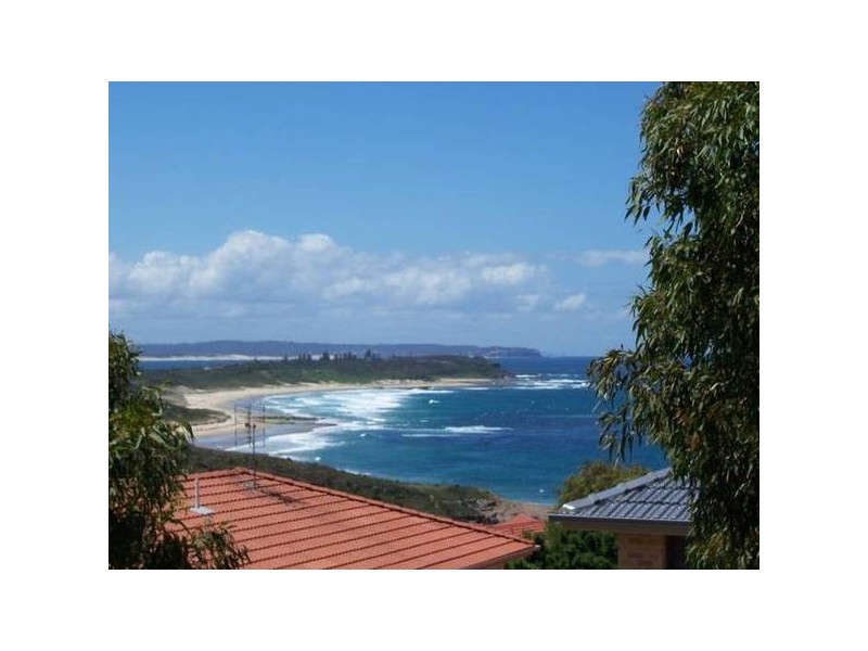 4 Spoonrocks Road, Caves Beach NSW 2281