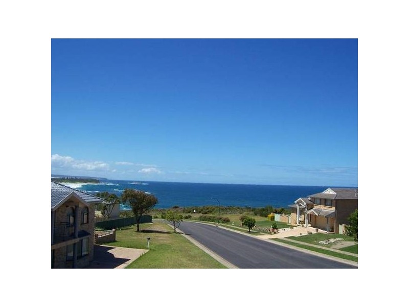 4 Spoonrocks Road, Caves Beach NSW 2281