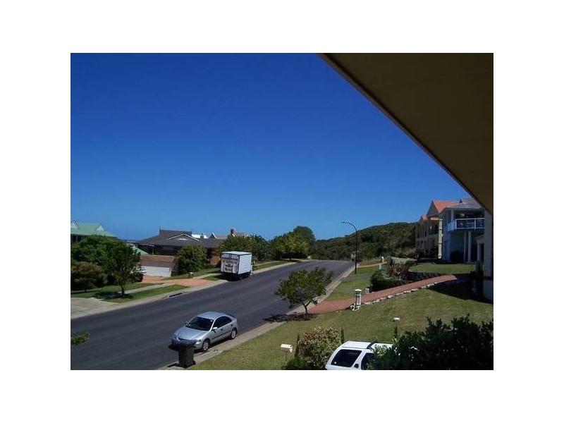 4 Spoonrocks Road, Caves Beach NSW 2281