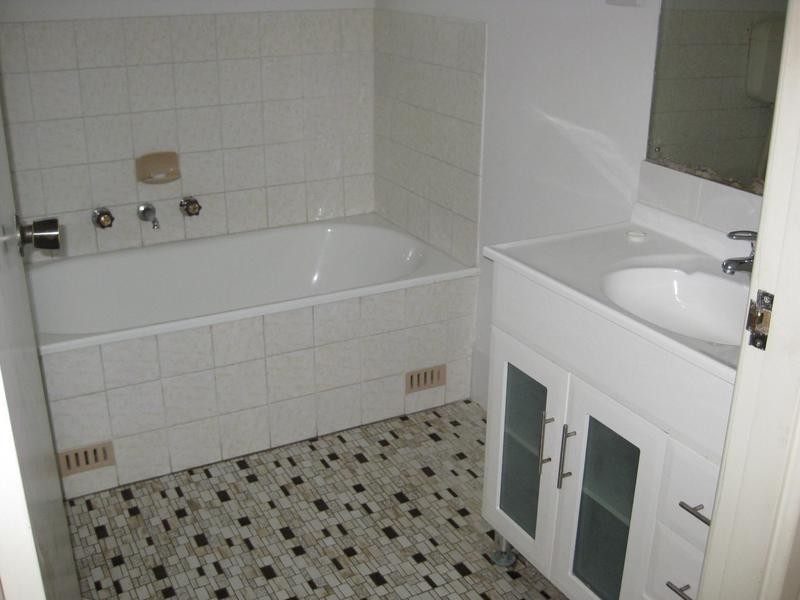 1 Middle Street, Caves Beach NSW 2281