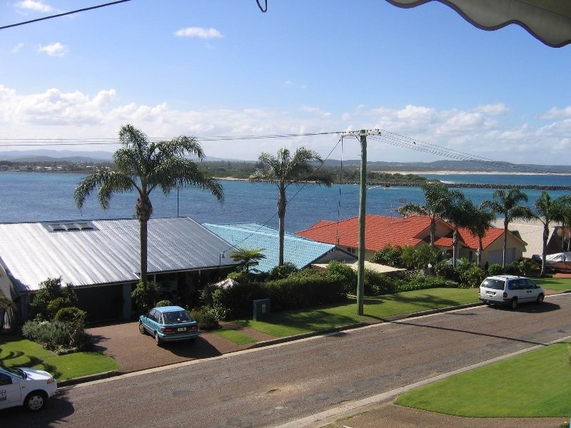 19 Lambton Parade, Swansea Heads NSW 2281