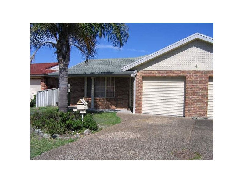 1/4 Oceanside Drive, Caves Beach NSW 2281