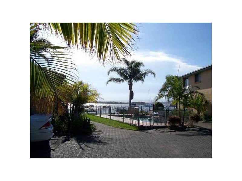 2/25 Haddon Crescent, Marks Point NSW 2280