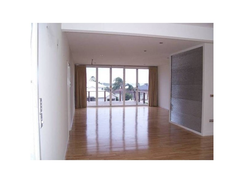 28 Park Avenue, Caves Beach NSW 2281