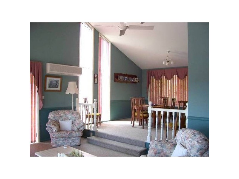 10 Silver Birch Close, Caves Beach NSW 2281