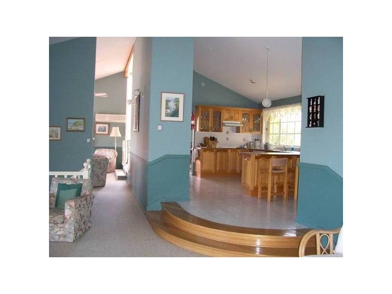 10 Silver Birch Close, Caves Beach NSW 2281