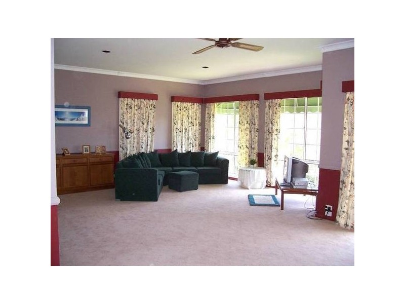 10 Silver Birch Close, Caves Beach NSW 2281