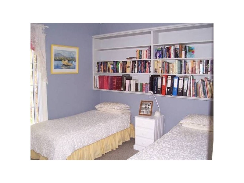 10 Silver Birch Close, Caves Beach NSW 2281