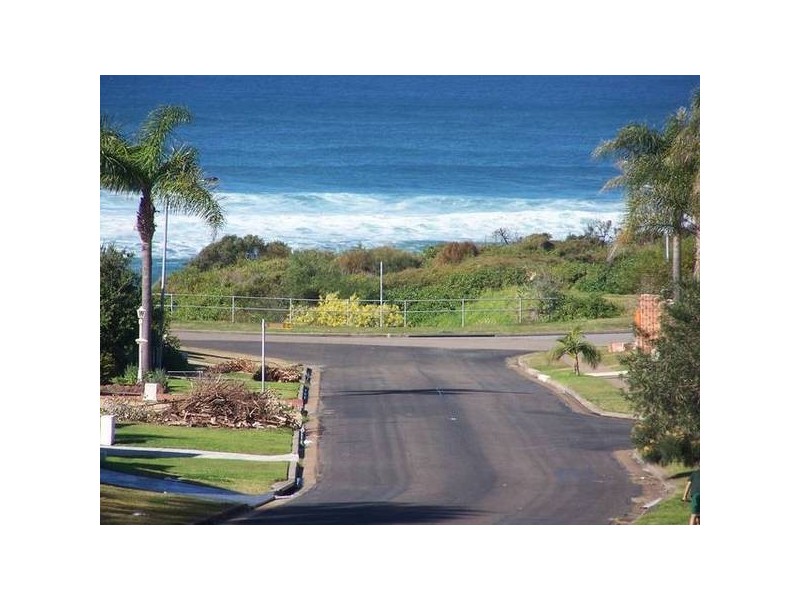 2 Aquamarine Close, Caves Beach NSW 2281