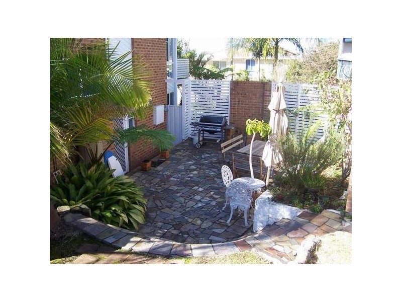 2 Aquamarine Close, Caves Beach NSW 2281