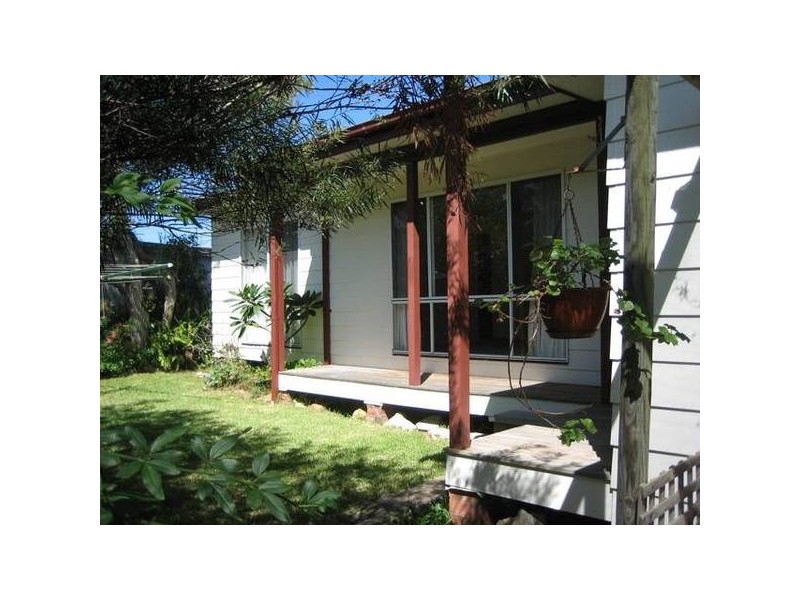 24b Phillip Street, Caves Beach NSW 2281