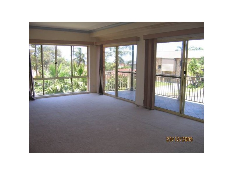 1/6 Cinnibar Close, Caves Beach NSW 2281
